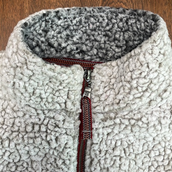 True Grit/American Outdoor Co. Ecru w/contrasting gray pile—soft zipup Unisex. - Picture 6 of 8